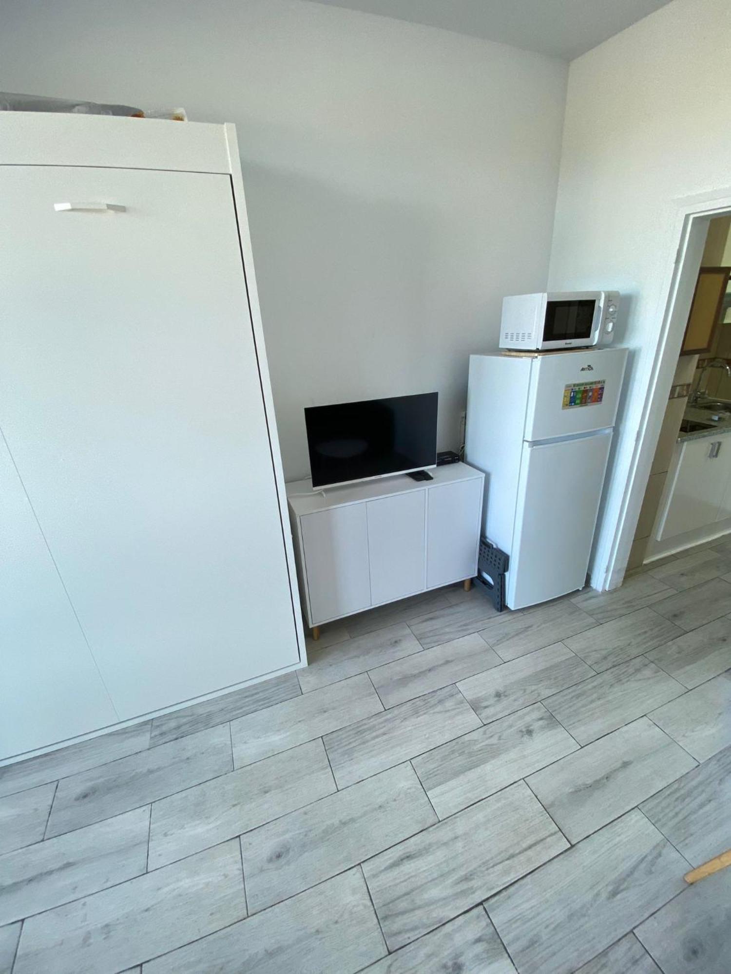 Studio Avec Piscine Et Parking Roses Exterior photo